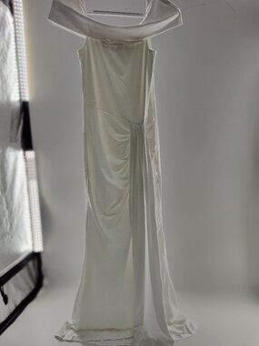 Women's Off the Shoulder Sleeveless Dress White Size Medium         P#676,P#677
